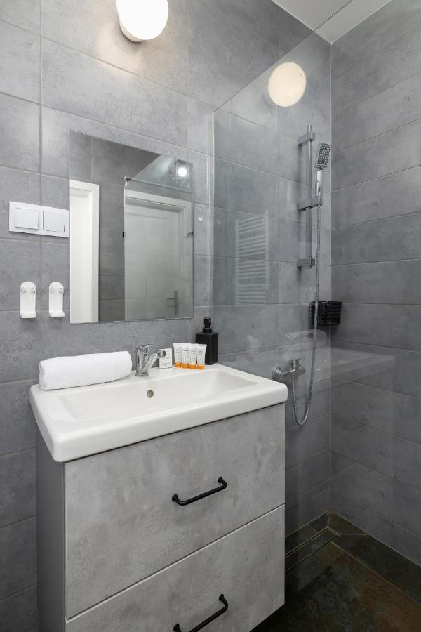 Comfy Apartment Pachonskiego With Parking In Krakow By Noclegi Renters Bagian luar foto